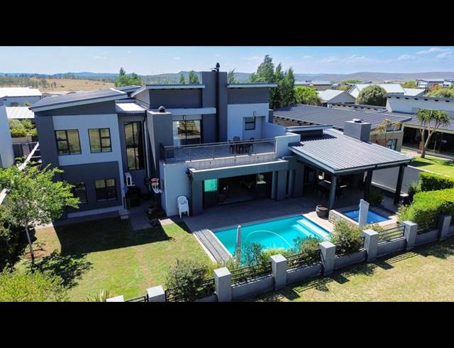 4 BEDROOM HOUSE FOR SALE IN COPPERLEAF ESTATE